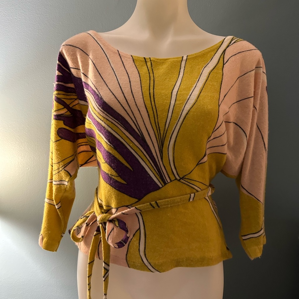 Anthropologie Pattern Moth Medium Print Women's Top - Yellow and Purple - Picture 4 of 8